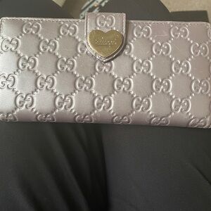 Authentic gucci monogram wallet great condition Gucci heart gg logo wallet